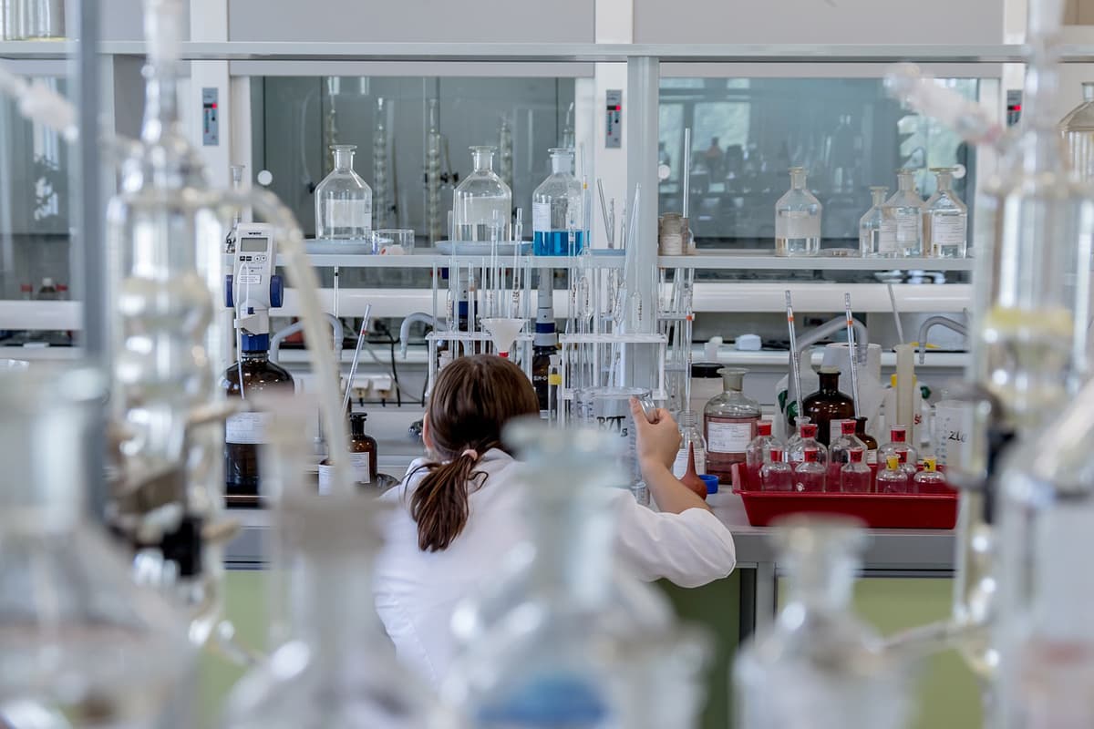 Choosing the Best Lab Supplies for Precision and Safety