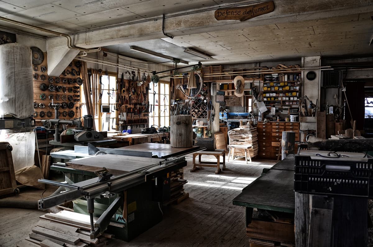 How to Track and Manage Your Tool Orders Efficiently