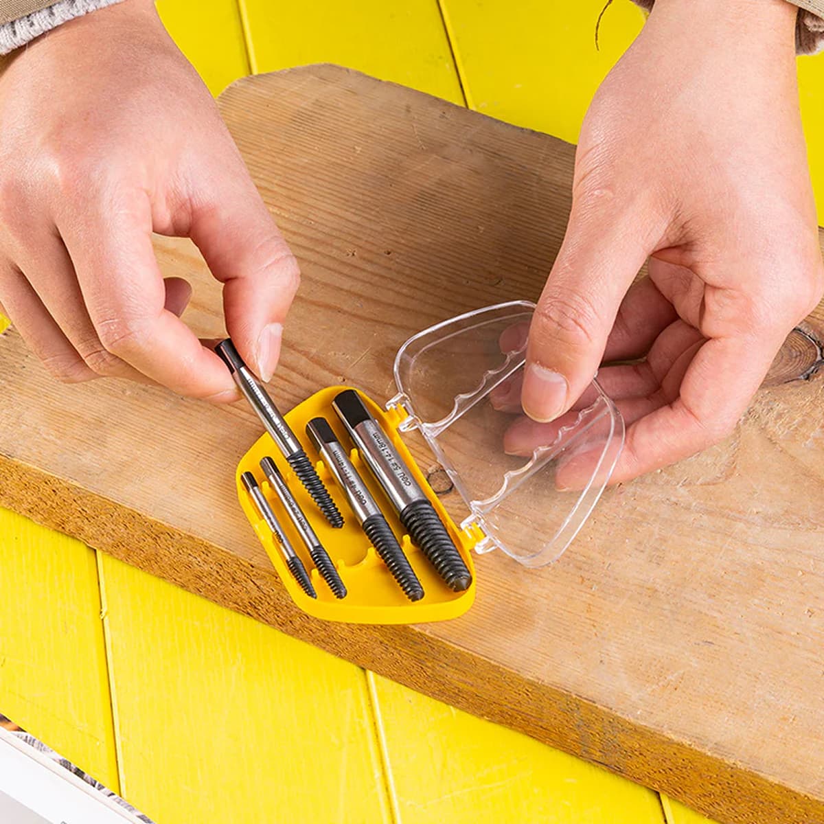 Juego de extractores de tornillos Deli Tools 
